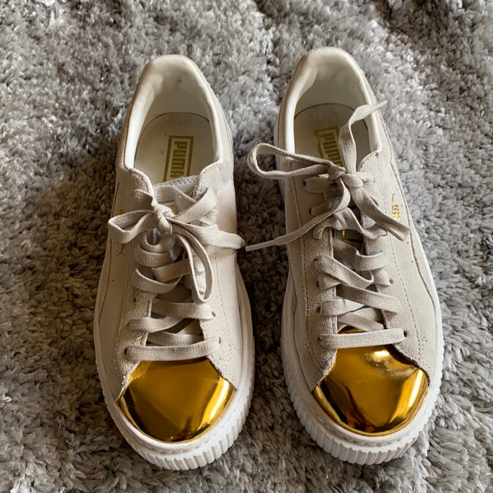 Puma Suede platform gold top